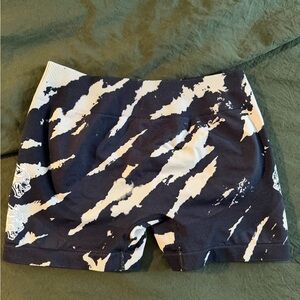 Darc Sport Black and Off White seamless scrunch short